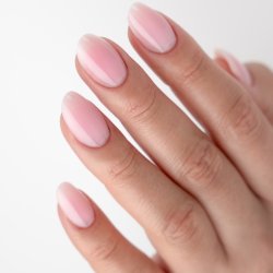 BSTRONG-BLUSH-square-03.jpg,Close-up af BSTRONG Blush transparente builder gel negle med sund glans