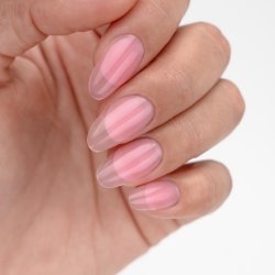 BSTRONG-BLUSH-square-04.jpg,Blush pink jelly nails med let gennemsigtig tone og high shine overflade