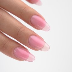 BSTRONG-BLUSH-square-06.jpg,Naturlige salonneglesæt med BSTRONG Blush gel polish i soft rosé look