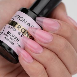 BSTRONG-BLUSH-square-07.jpg,Professionel neglemodel med BSTRONG Blush builder gel i clean girl aesthetic